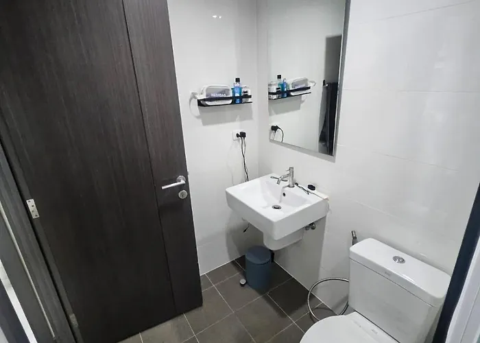 1 Bedroom Skyline View At On-nut Apartment *